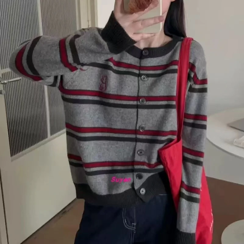 米朵 条纹刺绣宽松百搭款撞色开衫