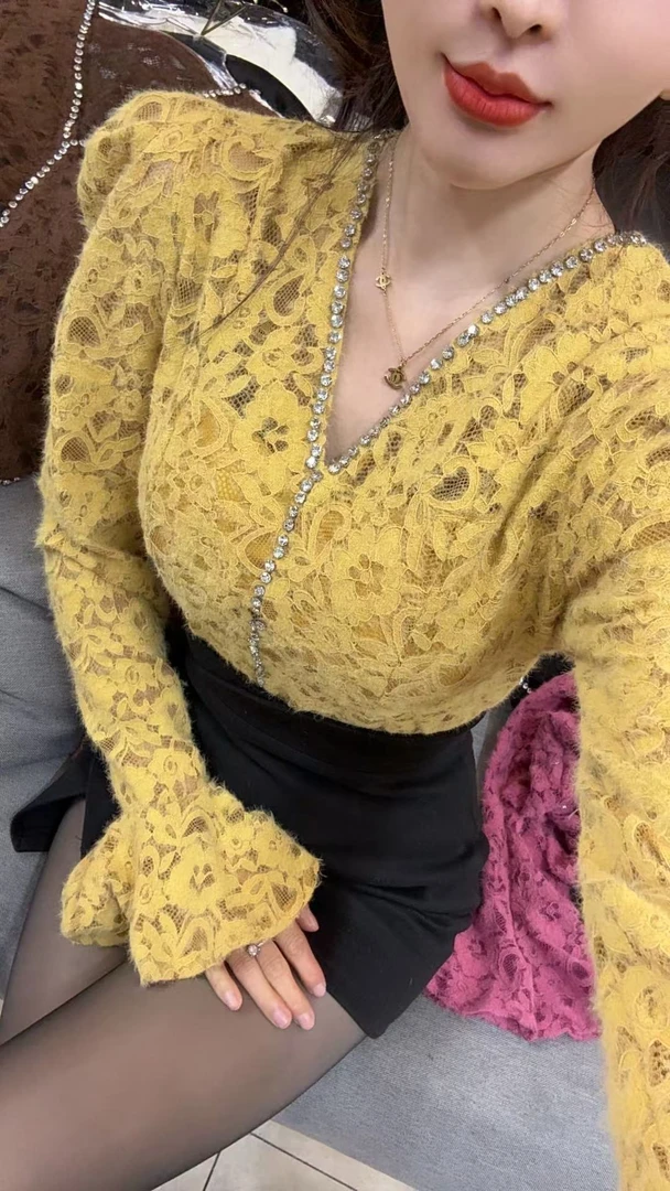 KK 新款Y钻喇叭袖蕾丝上衣