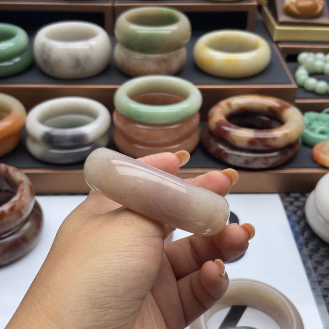 【闪购商品】石英质玉手镯未镶嵌咪*