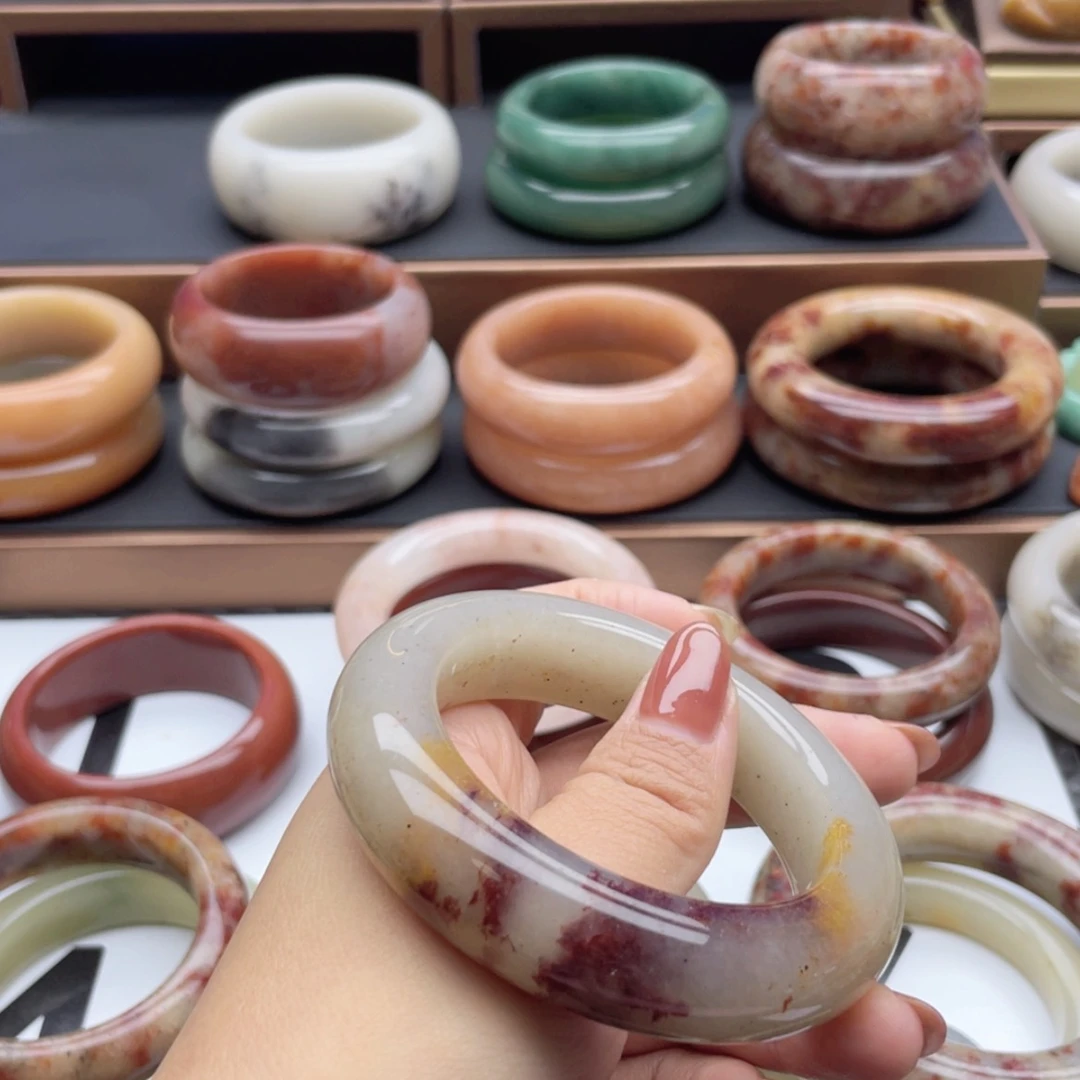 【闪购商品】石英质玉手镯未镶嵌爱**址