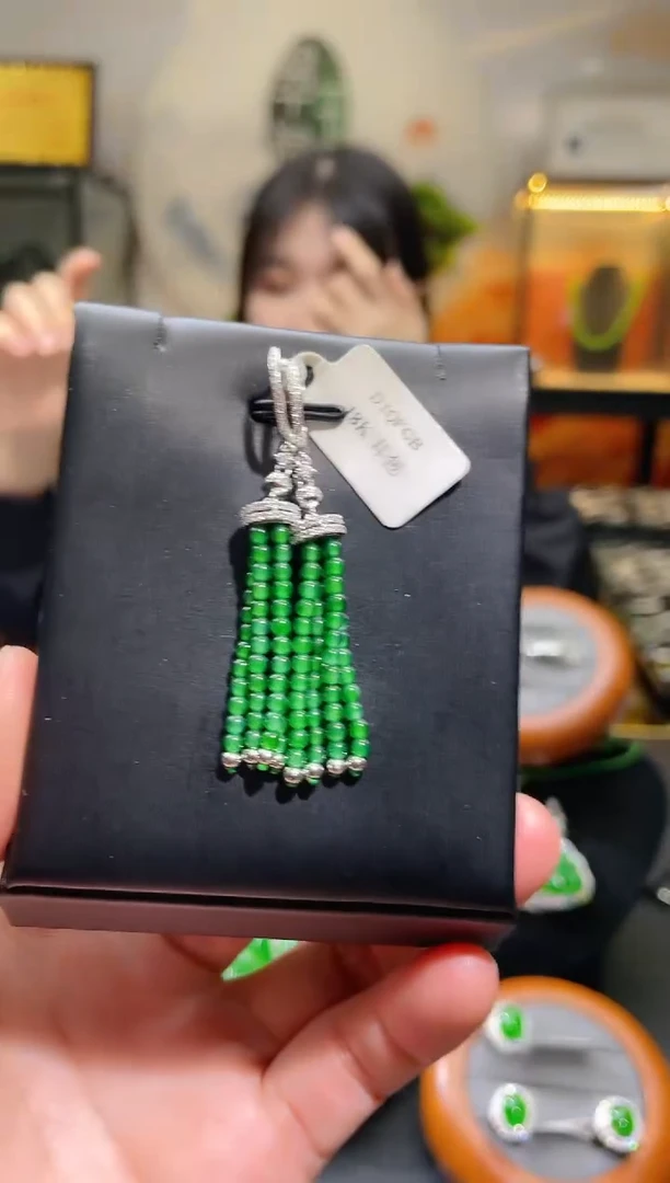 【闪购商品】翡翠耳钩18K金镶嵌A36