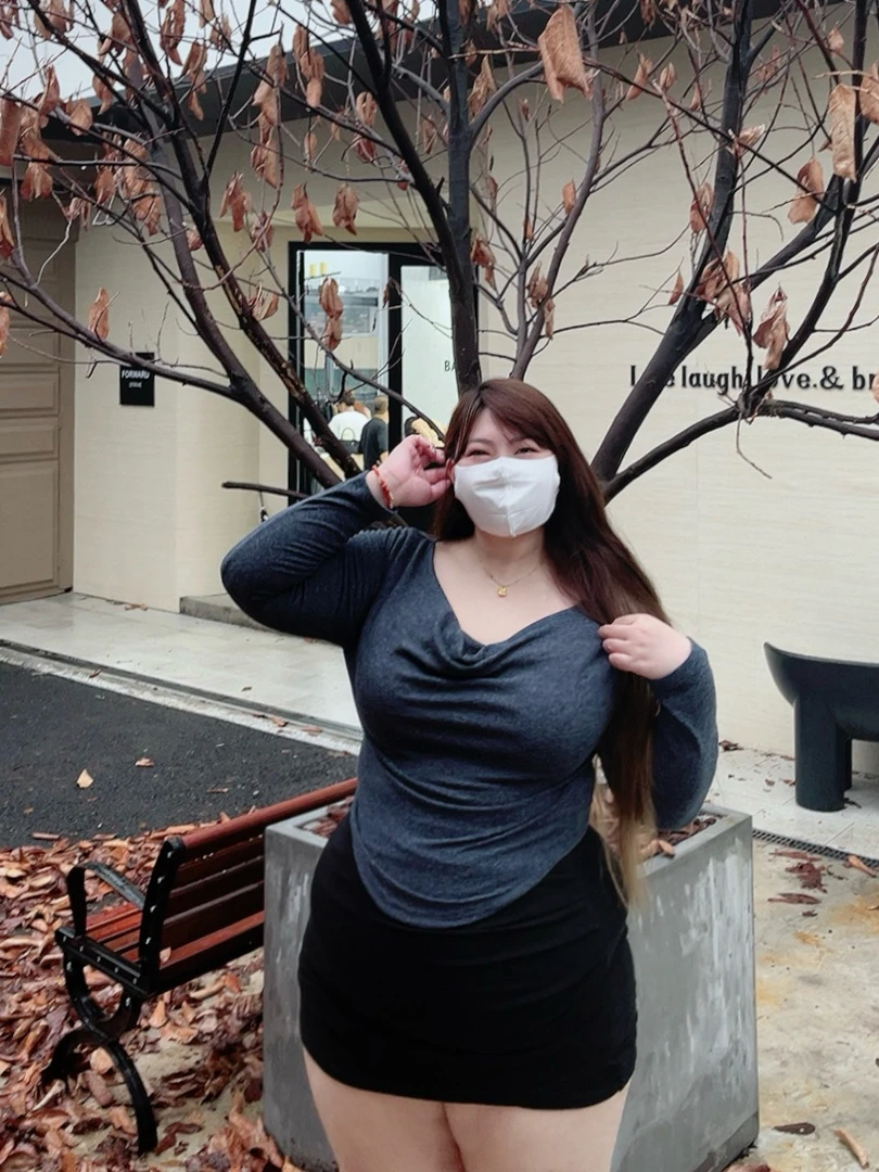180的陈橙橙【心动嘉宾】大码早秋显瘦法式羊驼领荡领显锁骨上衣