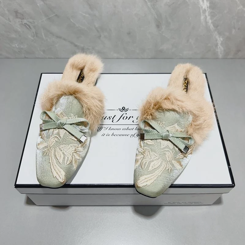 国风新中式方头平底毛毛鞋女秋冬软底旗袍鞋复古刺绣包头半拖鞋女