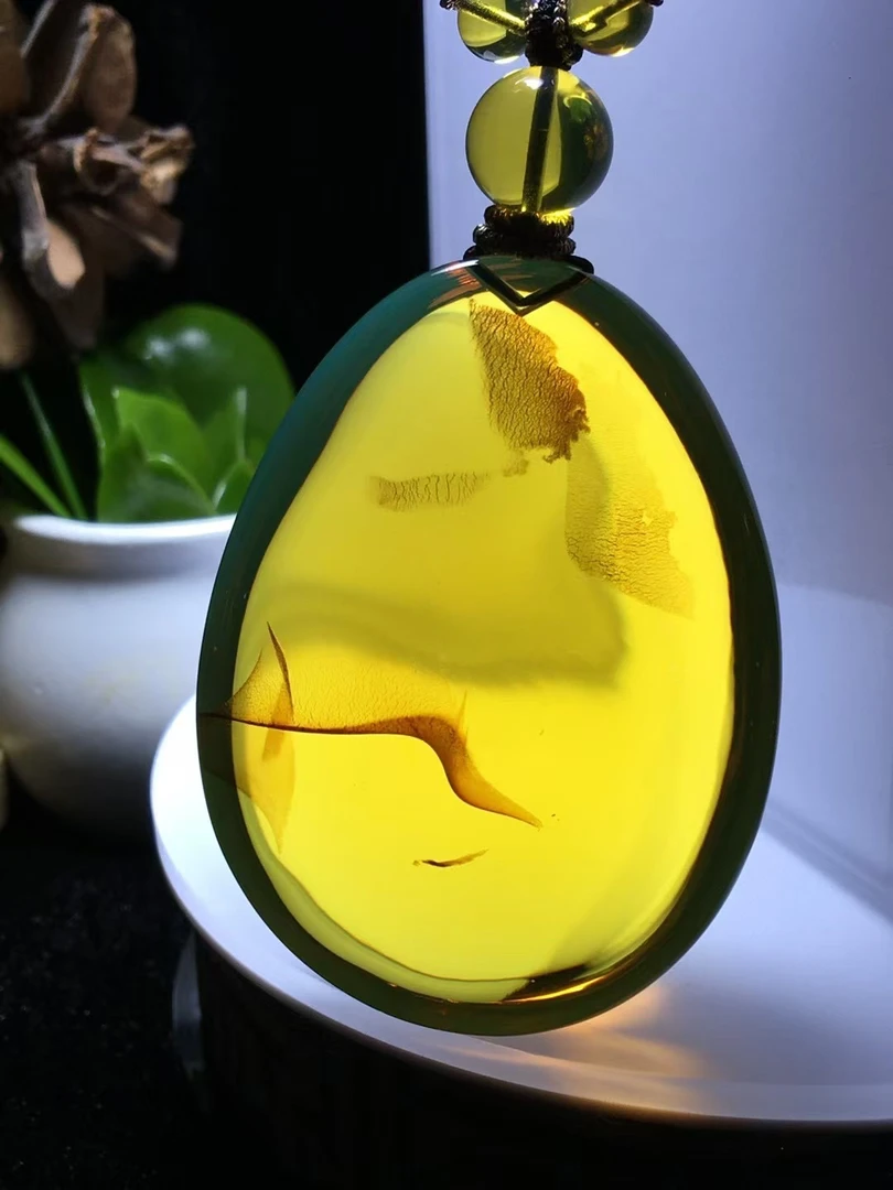 金兰净水特色精品挂坠，包裹红蜜纤维，重33.4克规格59.3*44.3*21