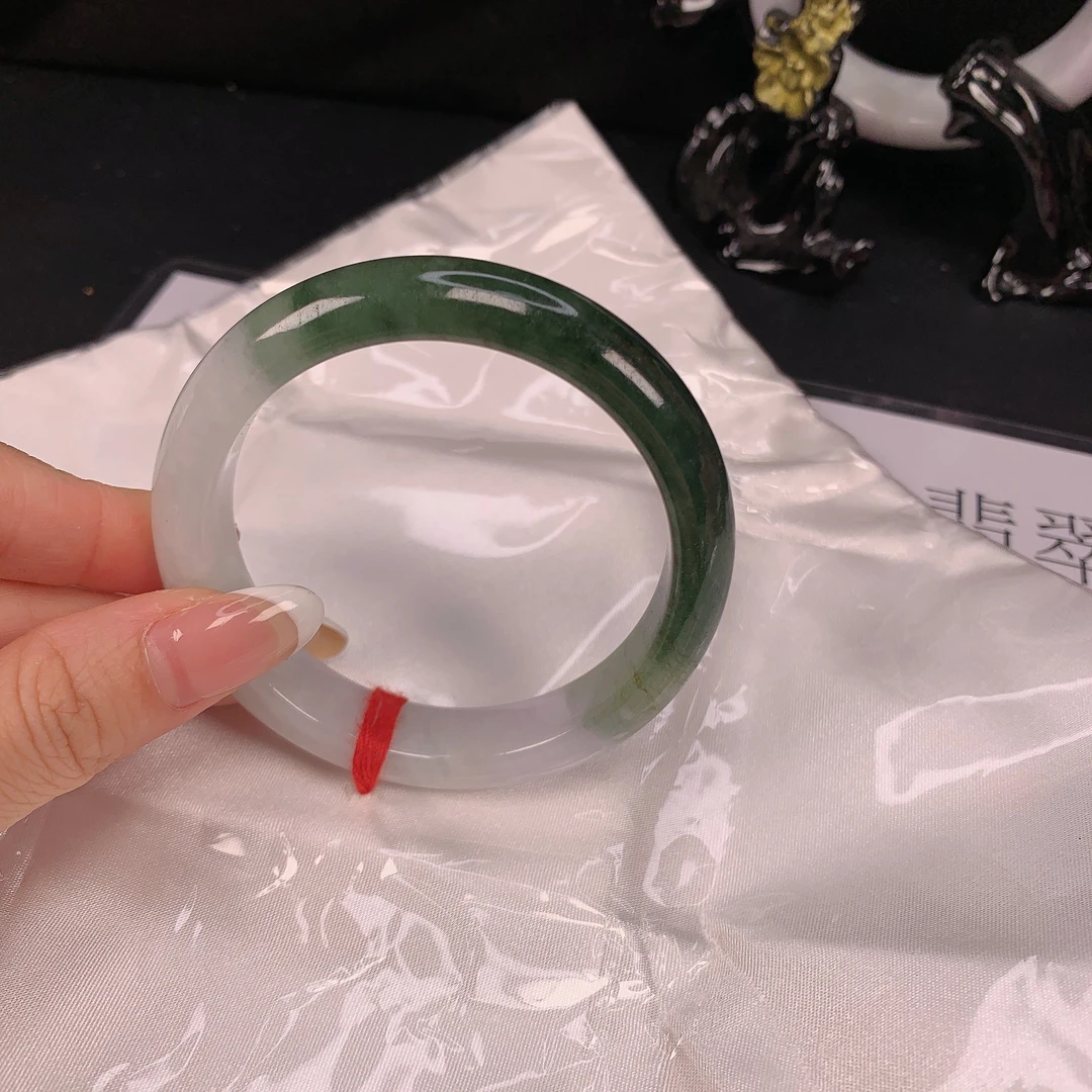 54.6圈口半山半水翡翠手镯清冷气质有种有色