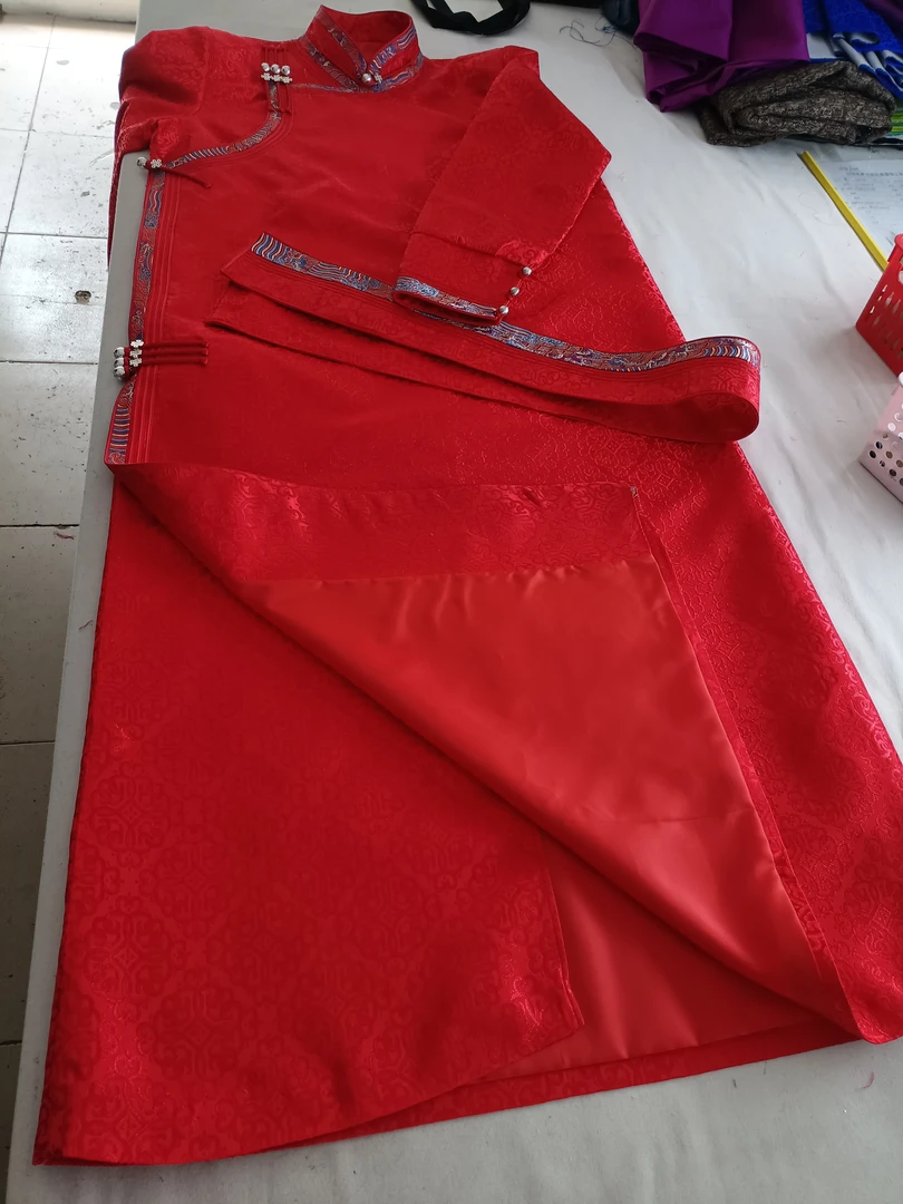 男士蒙古袍礼服，女士蒙古袍