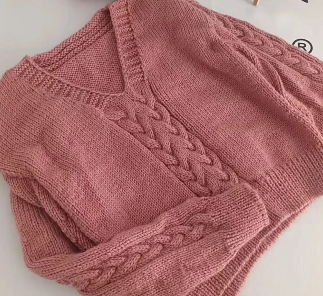 织<V领麻花》意大利 粗毛线 羊驼绒线，一团2两