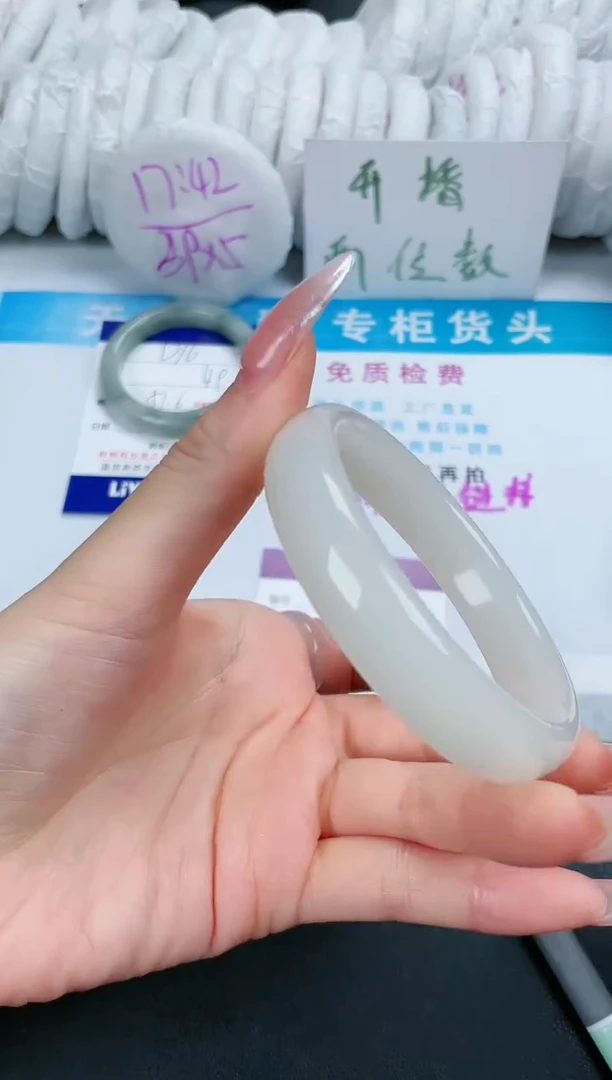 【闪购商品】石英质玉手镯未镶嵌17-60