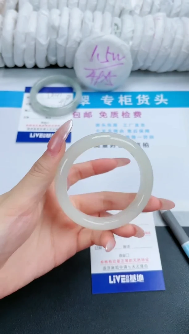 【闪购商品】石英质玉手镯未镶嵌142-60