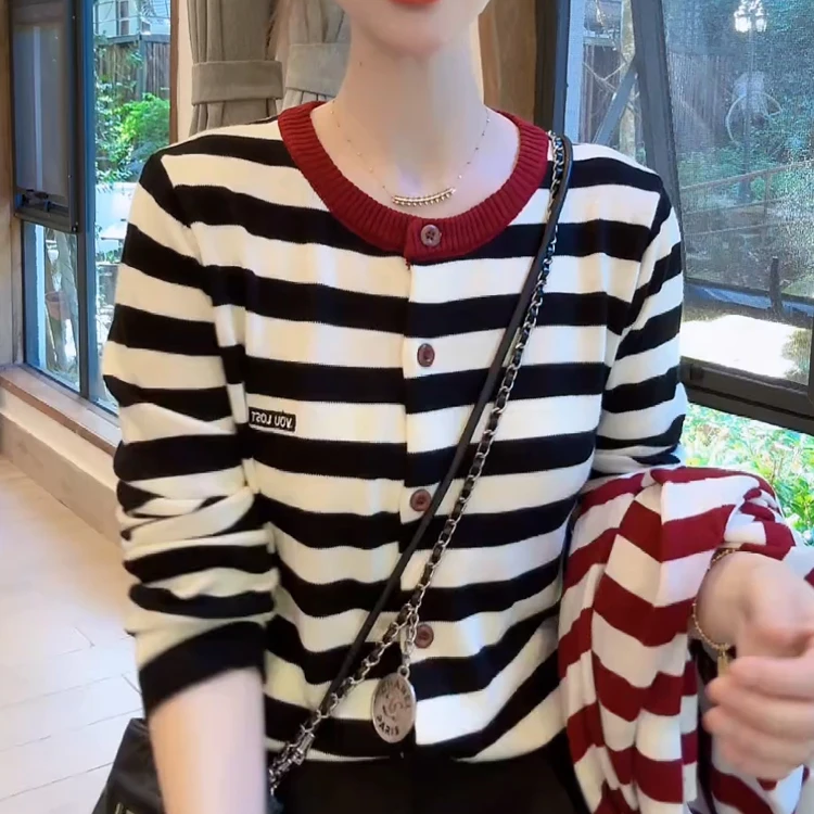 撞色条纹贴标针织开衫女2024秋冬新款慵懒风百搭休闲圆领长袖上衣
