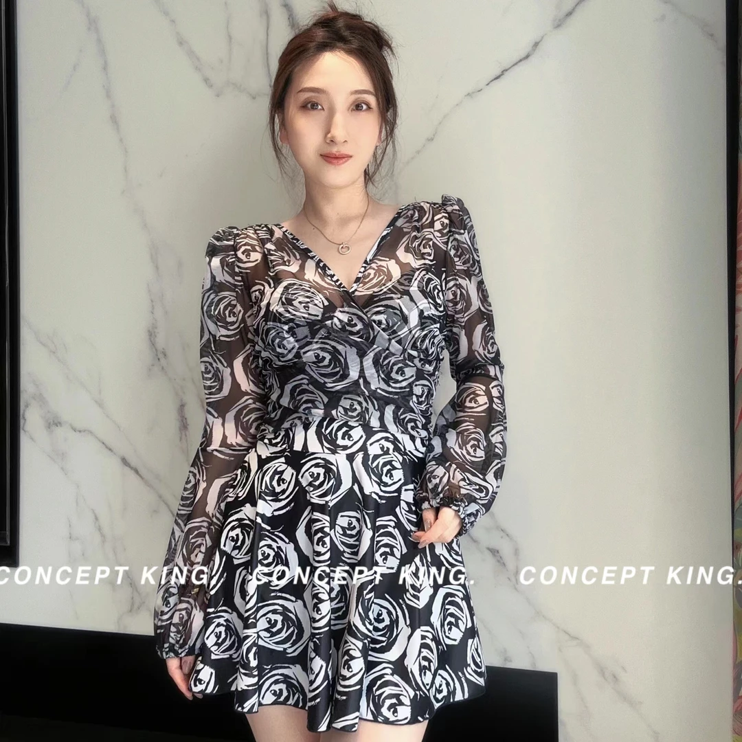 YX【赫本玫瑰】显瘦时尚长袖印花女士气质优雅温泉度假游泳衣NL2501