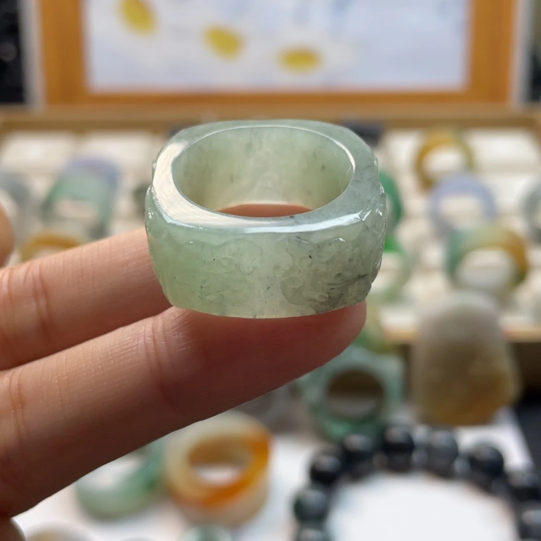 定制翡翠未镶嵌戒指