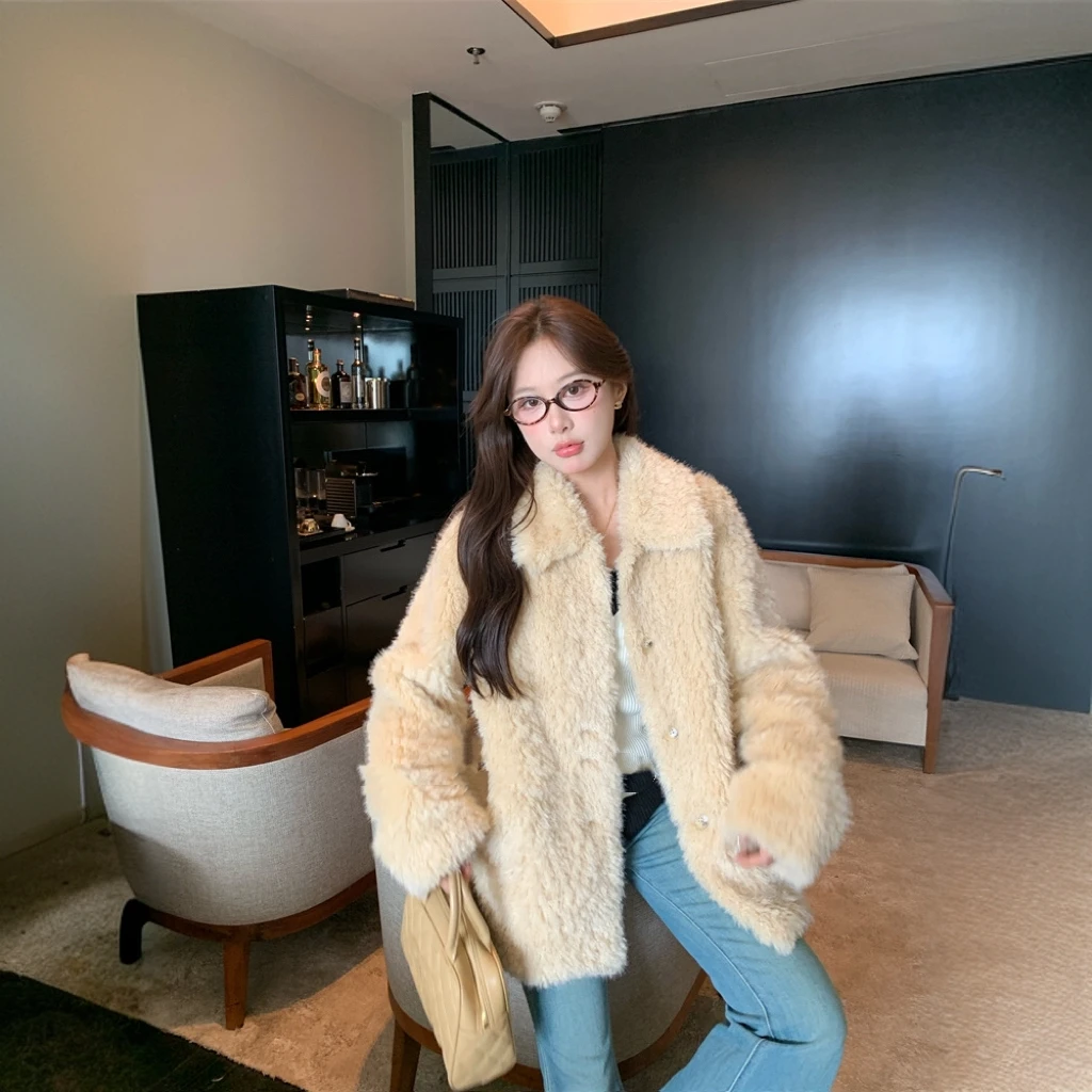 秋冬季毛绒绒宽松厚外套女高级感年轻毛毛仿皮上衣