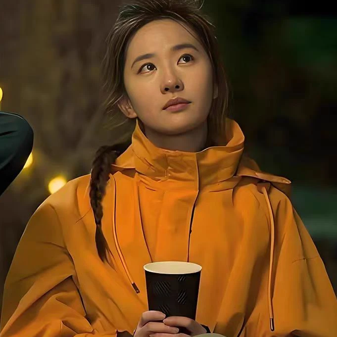 《玫瑰的故事》同款高品质户外冲锋衣防泼水登山外套工装多口袋宽松