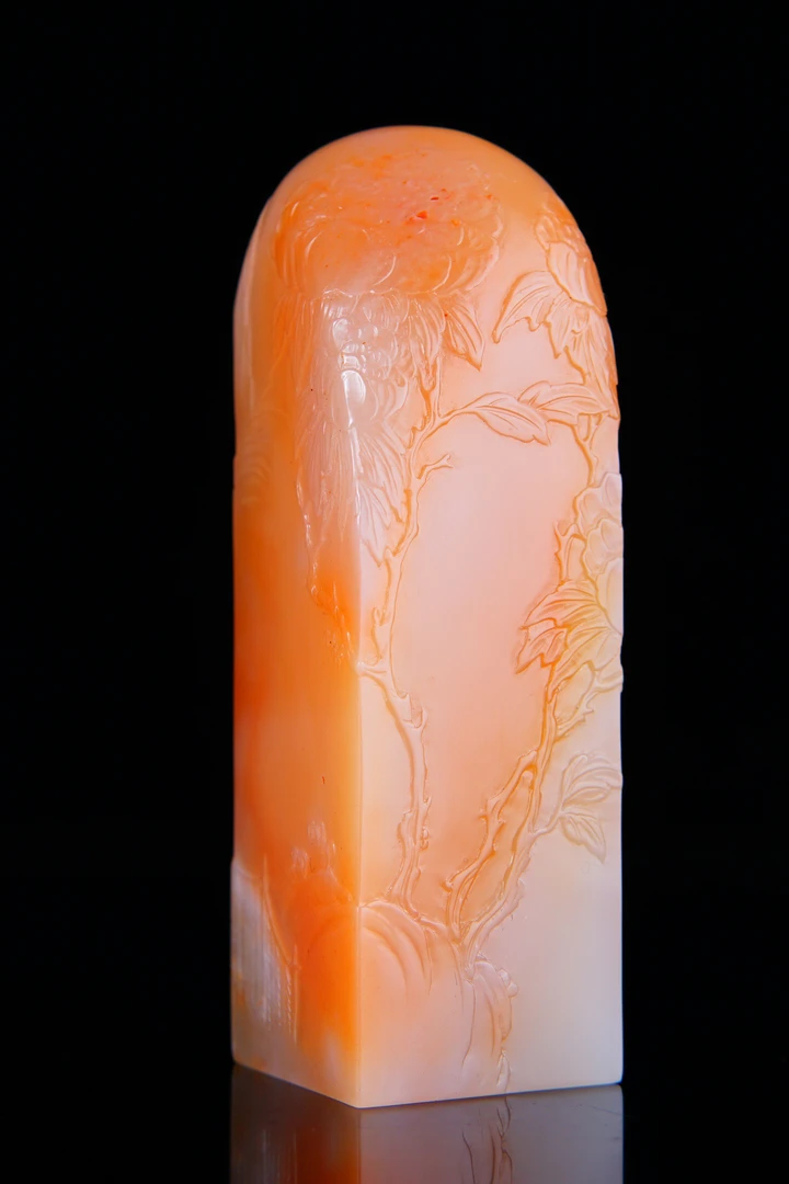 寿山结晶善伯洞 题材：花开富贵