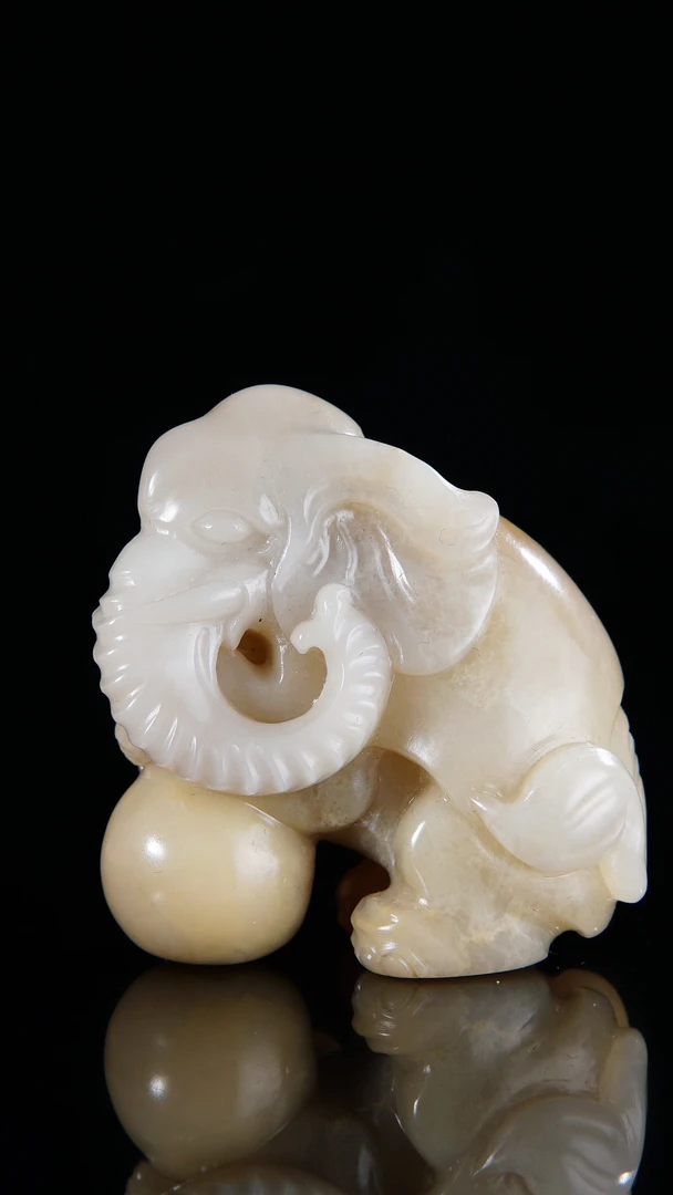 寿山石结晶芙蓉 题材：象、雅玩
