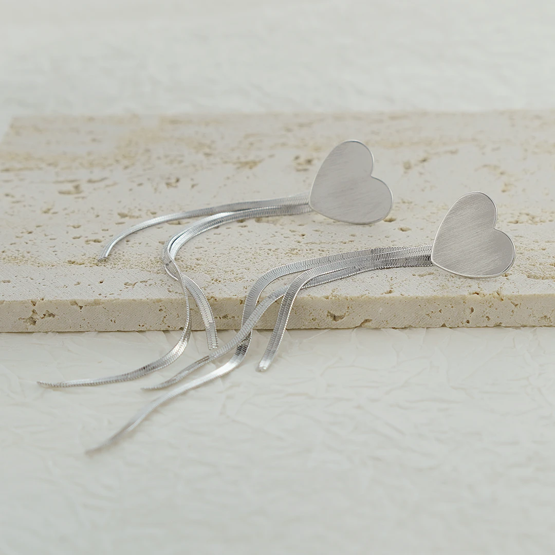 铜合金耳饰 简约小巧爱心耳环女超仙长款流苏圆脸显瘦耳坠百搭ins