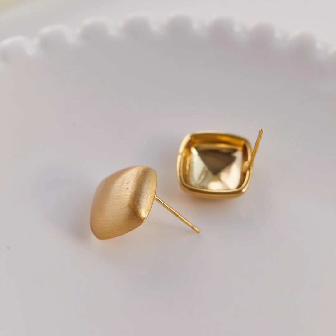 铜合金耳饰 高级感金色简约轻奢小众设计复古几何耳钉耳饰品女018
