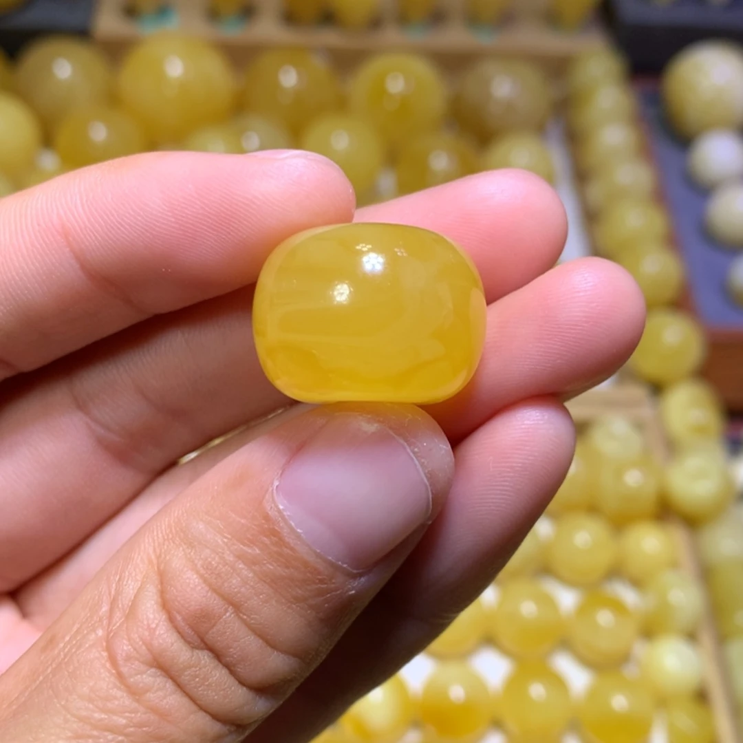 【闪购商品】蜜蜡裸石未镶嵌原***社天然俄料鸡油黄微瑕墩子20.5