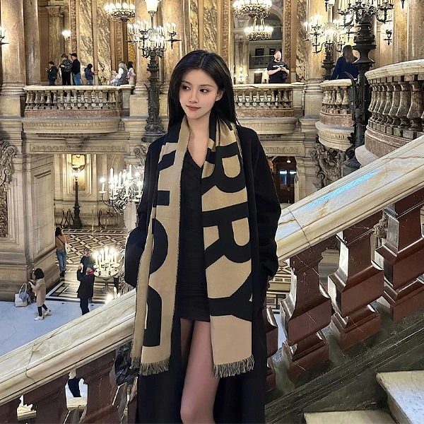 全新未使用 BURBERRY/博柏利 大字母LOGO徽标羊毛围巾 卡其色黑色