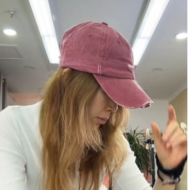 NE字母破洞棒球帽  时尚休闲酷帅风百搭款破洞设计棒球帽 男女款