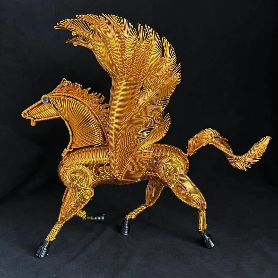 生肖马手工制作铝线材质长40厘米 高40厘米工艺品摆件金色个性