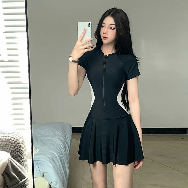 泳衣女连体运动休闲保守显瘦修身遮肚裙式韩版简约泡温泉度假泳装