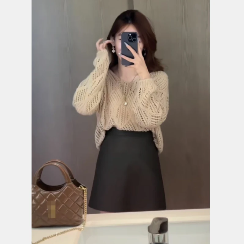 2024气质新款慵懒风性感勾花宽松镂空针织罩衫长袖上衣+时尚皮裙