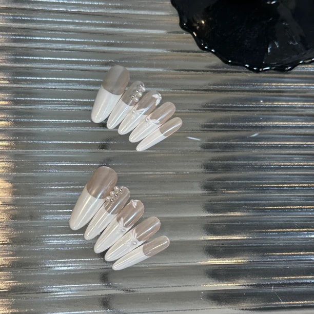 （白旗袍）35尖圆美甲师定制甲型手工白色法式