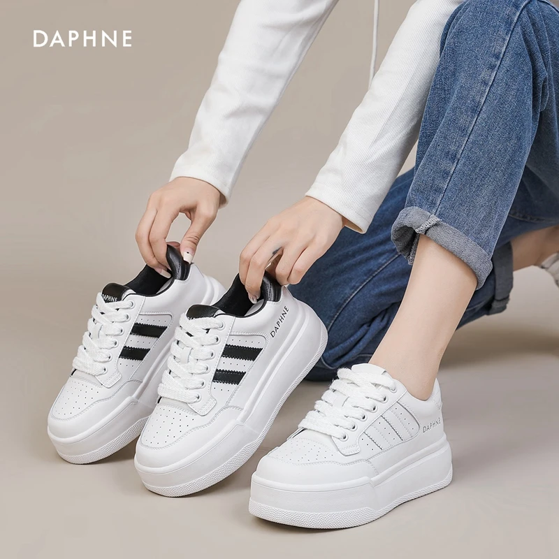 Daphne/达芙妮小白鞋女新款透气真皮软底增高厚底休闲板鞋