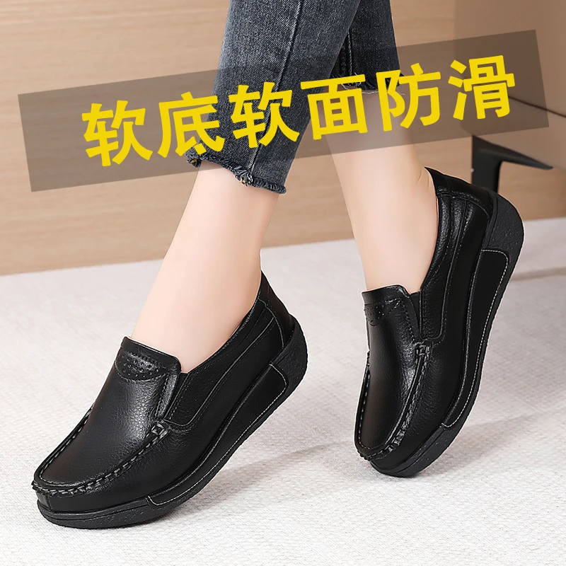品牌皮鞋女秋冬款防滑软底软皮妈妈鞋一脚蹬休闲单鞋松糕摇摇鞋