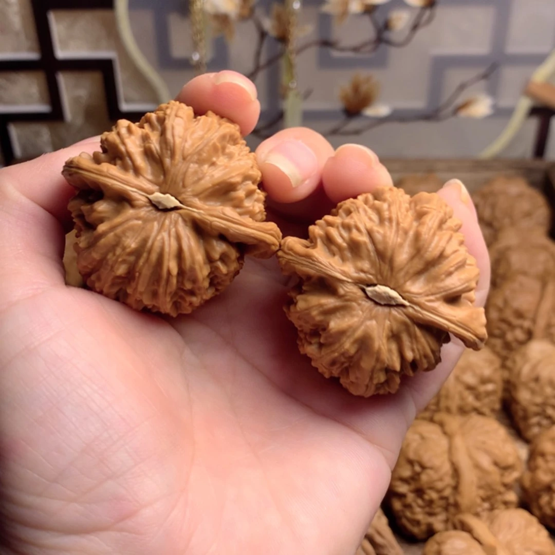 【闪购商品】文玩核桃吊坠一**黄白狮