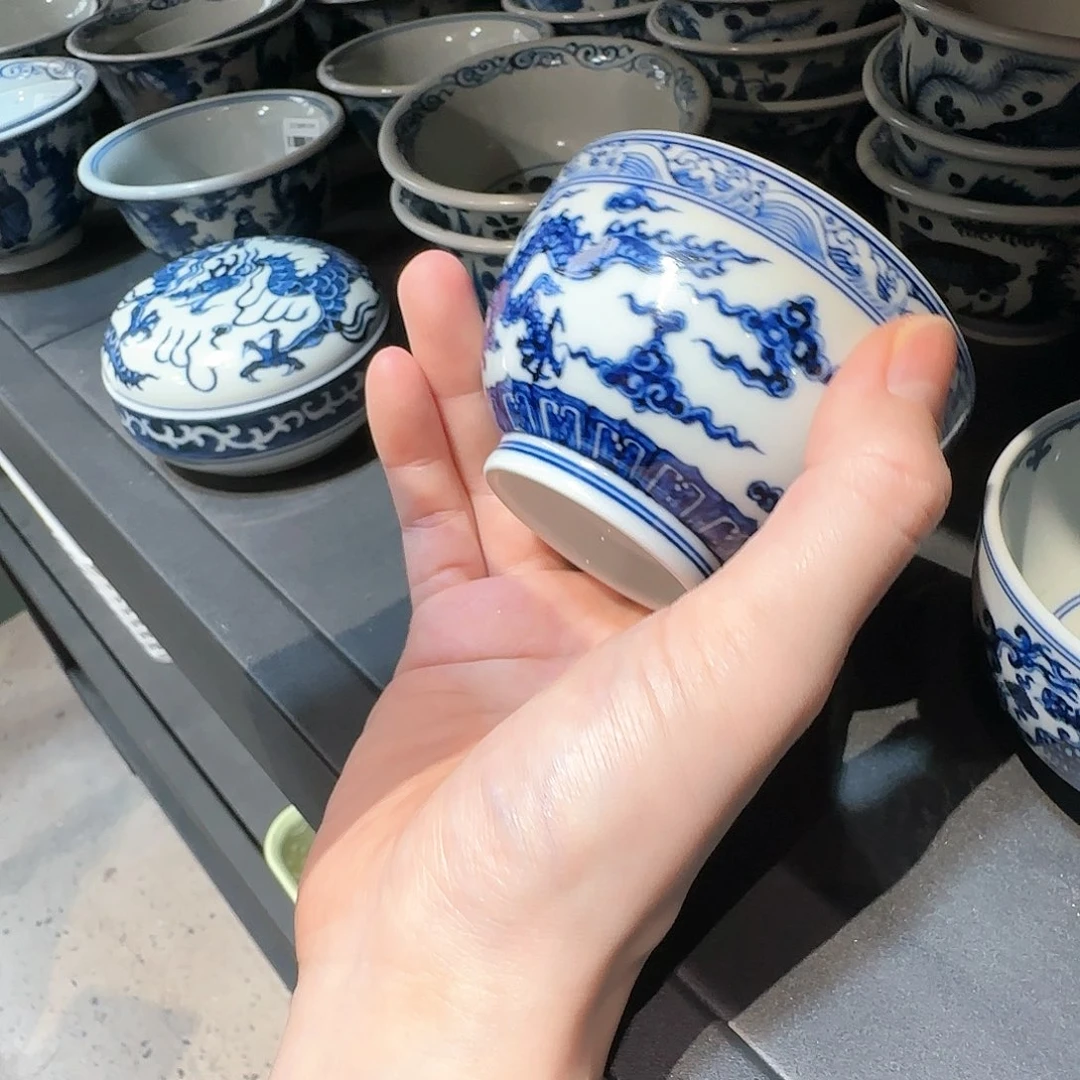 墨舍柴窑龙纹罗汉杯