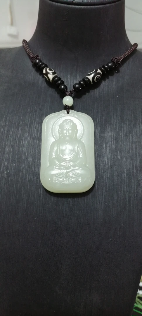 新疆和田玉暖白色系大日如来吊坠9770