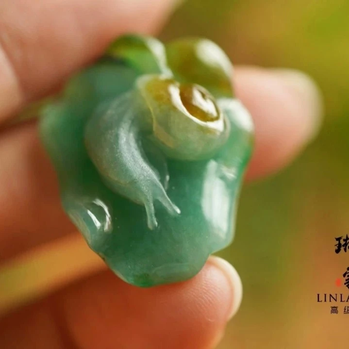 安居乐业（叶）原创艺术风翡翠俏色吊坠 蜗牛与叶子