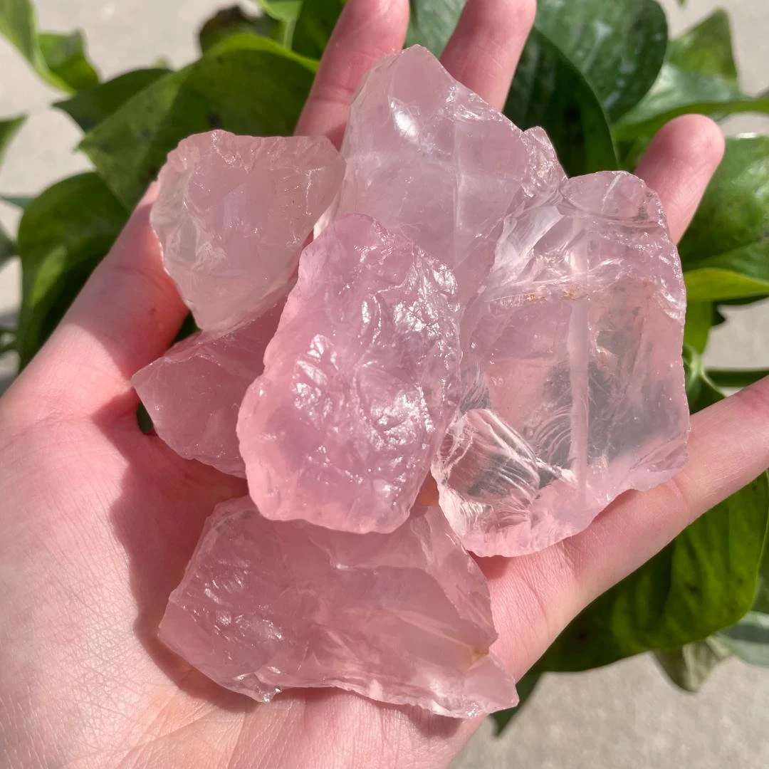 天然粉水晶莫桑粉晶招桃花旺人际鱼缸石香薰扩香石盆栽石原石摆件
