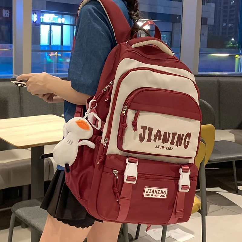 书包女大学生背包2024新款旅行轻便初中女生百搭高中大容量双肩包