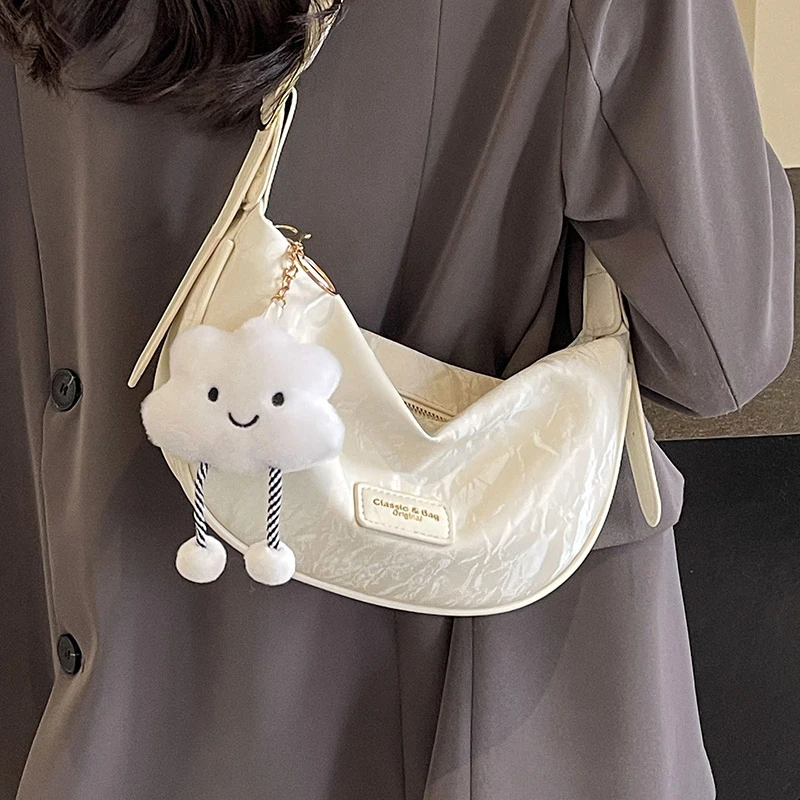 今年流行洋气小包包女2025新款冬天时尚上班通勤斜挎包单肩饺子包