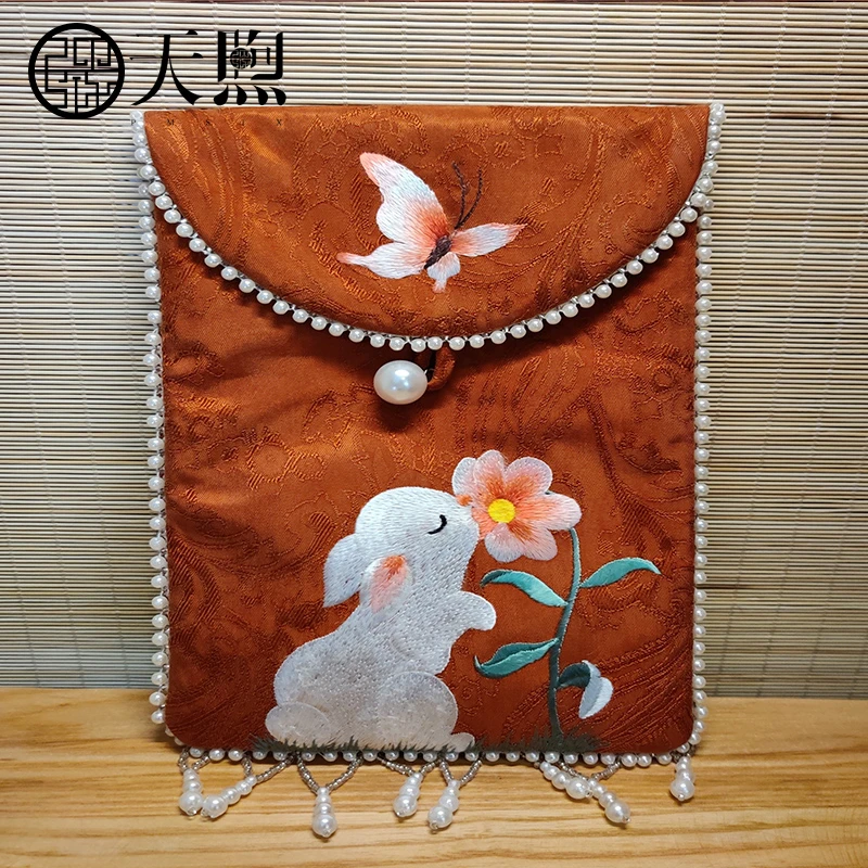 天煦国风非遗苏绣手绣珠珠兔子单肩斜挎手机包古风时尚女士绣花