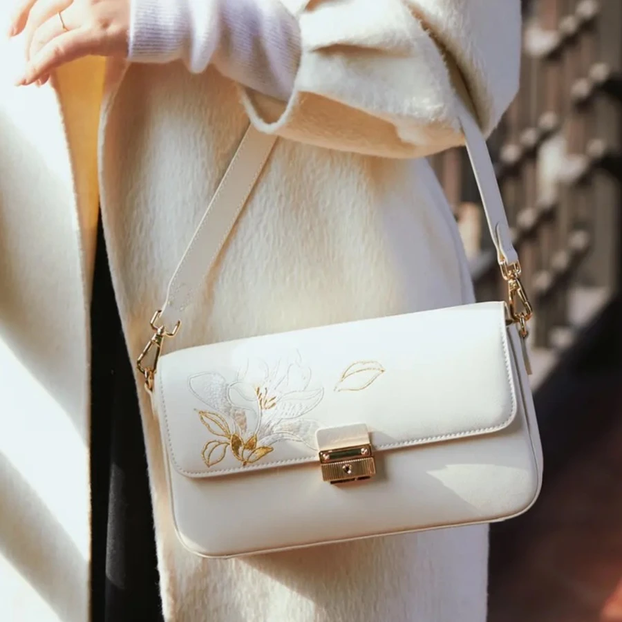 天煦【玉兰系列】真皮国风白色百搭时尚斜挎包刺绣单肩斜跨腋下包