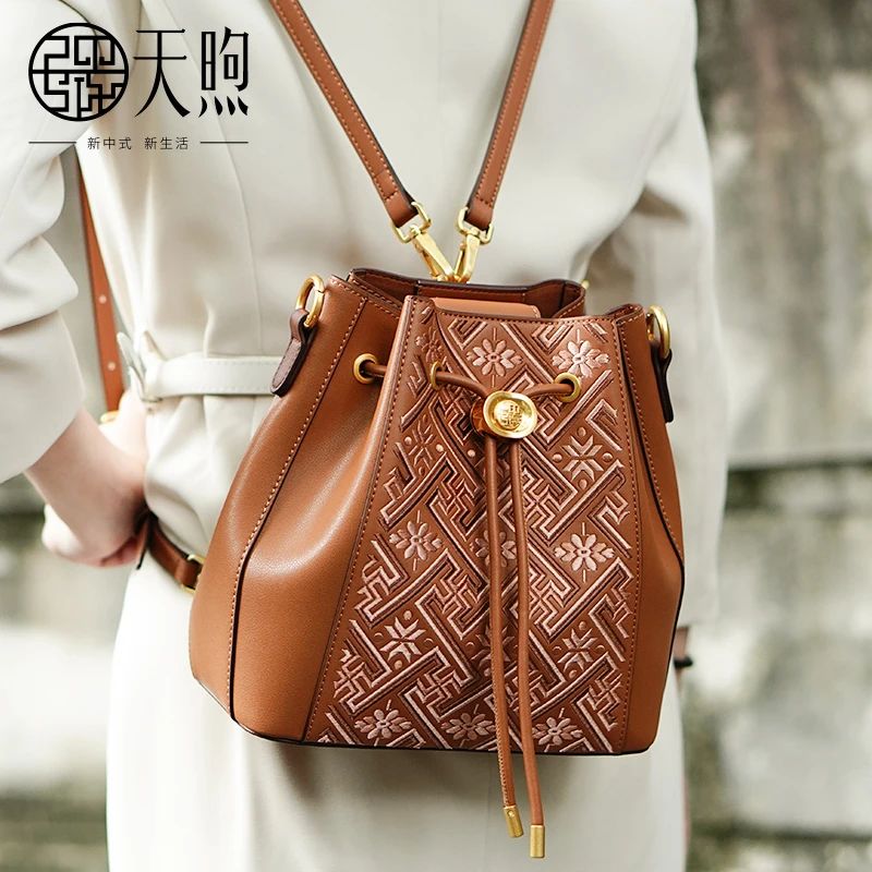 天煦非遗国风新中式国风真皮刺绣抽绳牛皮复古秋冬氛围感双肩包