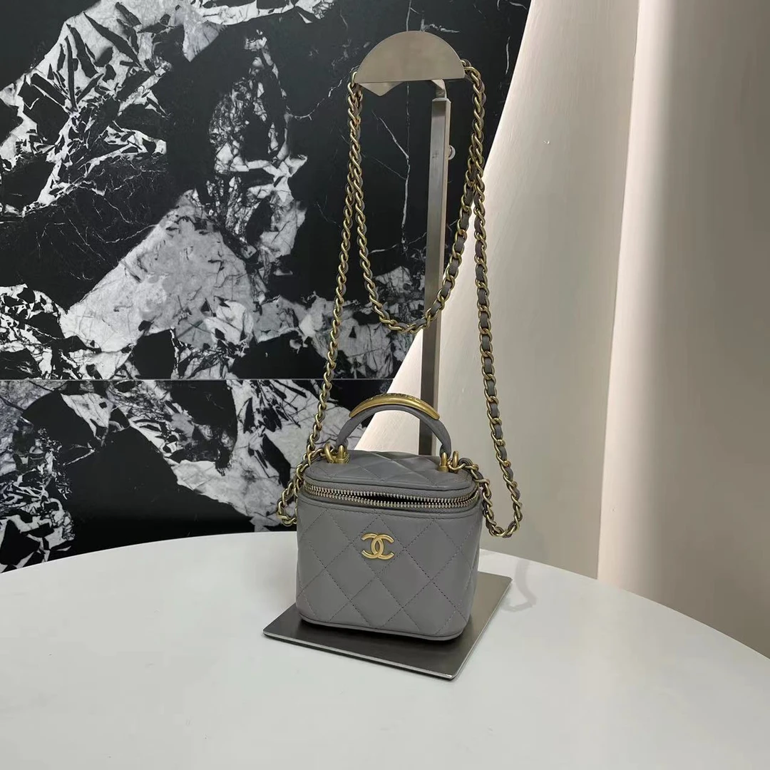 99新 Chanel/香奈儿 22b 灰色羊皮金属手柄小盒子 斜挎包