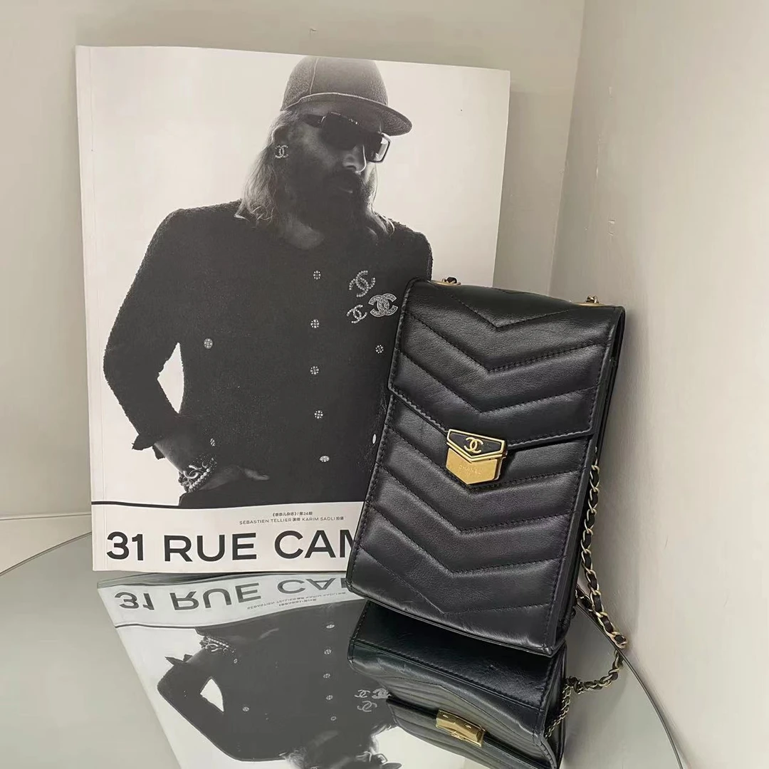 95新 Chanel/香奈儿 26开无卡 V纹黑金牛皮 手机包