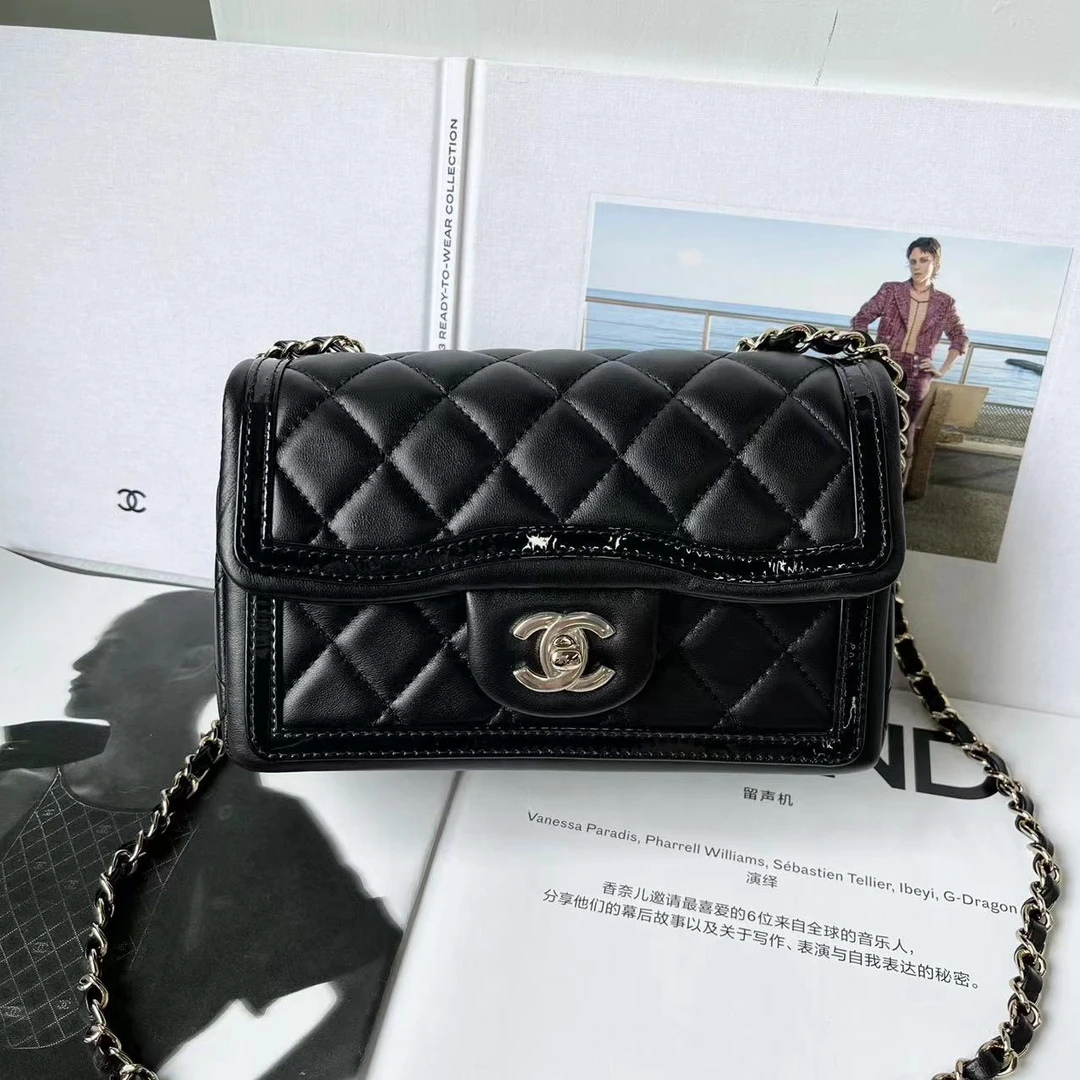 全新未使用 Chanel/香奈儿 23B 漆皮亮边 cfmini 口盖包 斜挎包