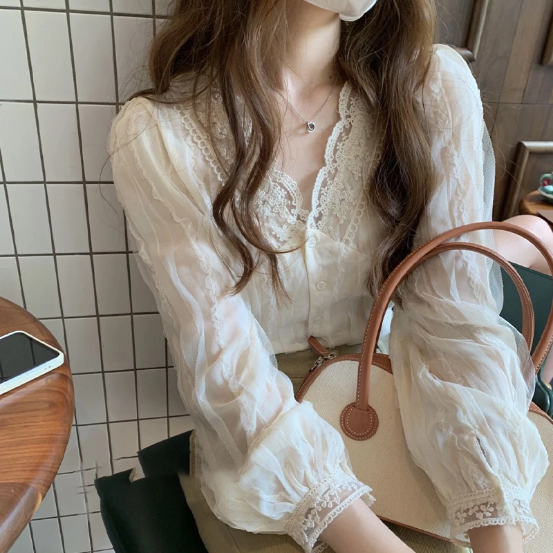 气质V领蕾丝衬衫女温柔雪纺衫新款流行小衫很仙的上衣衬衣 YL2729