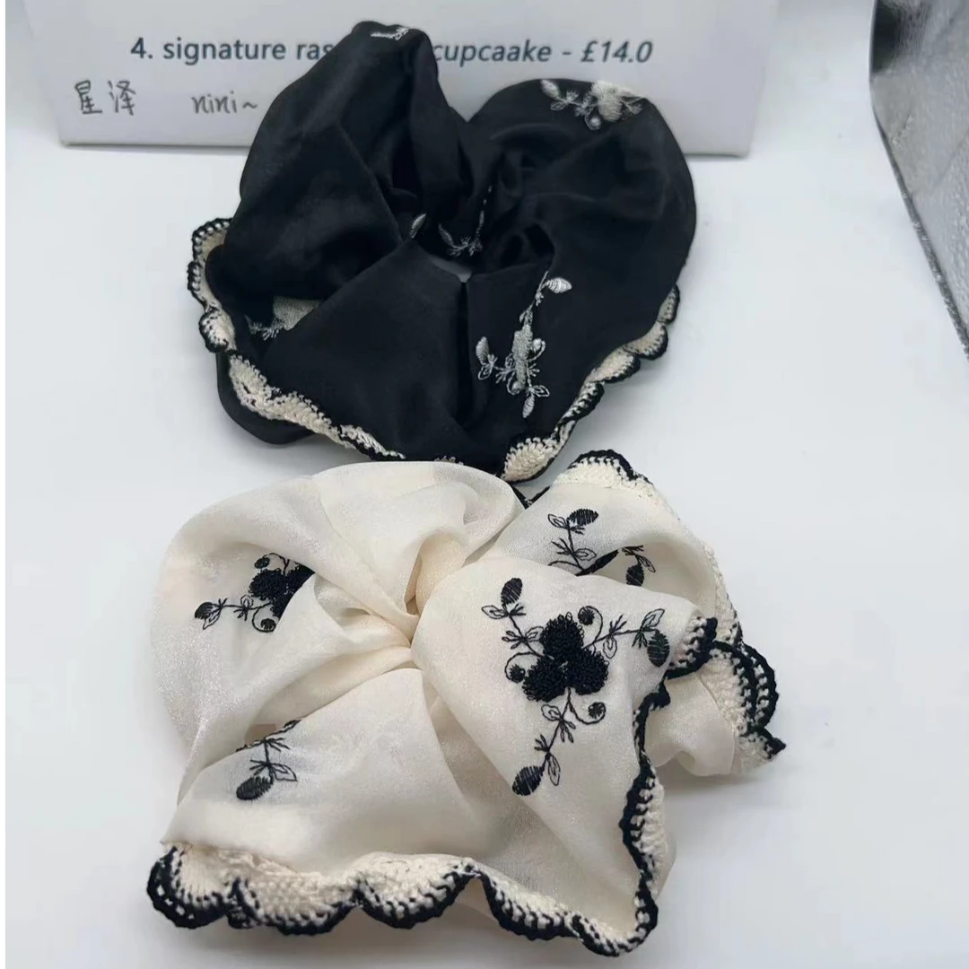 黑白刺绣大肠圈（颜色随机）