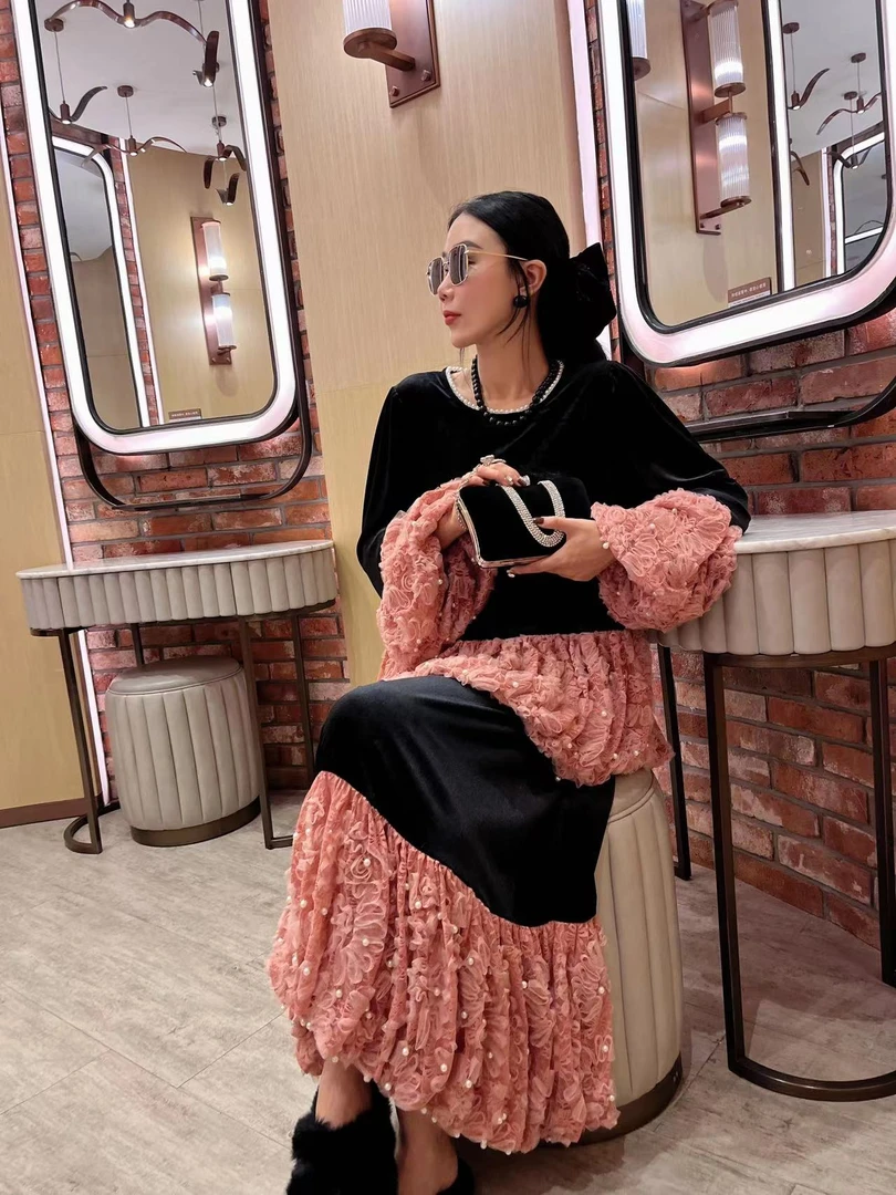 8007高端精致高级感超好看气质名媛风时尚蕾丝黑色盘花拼接连衣裙