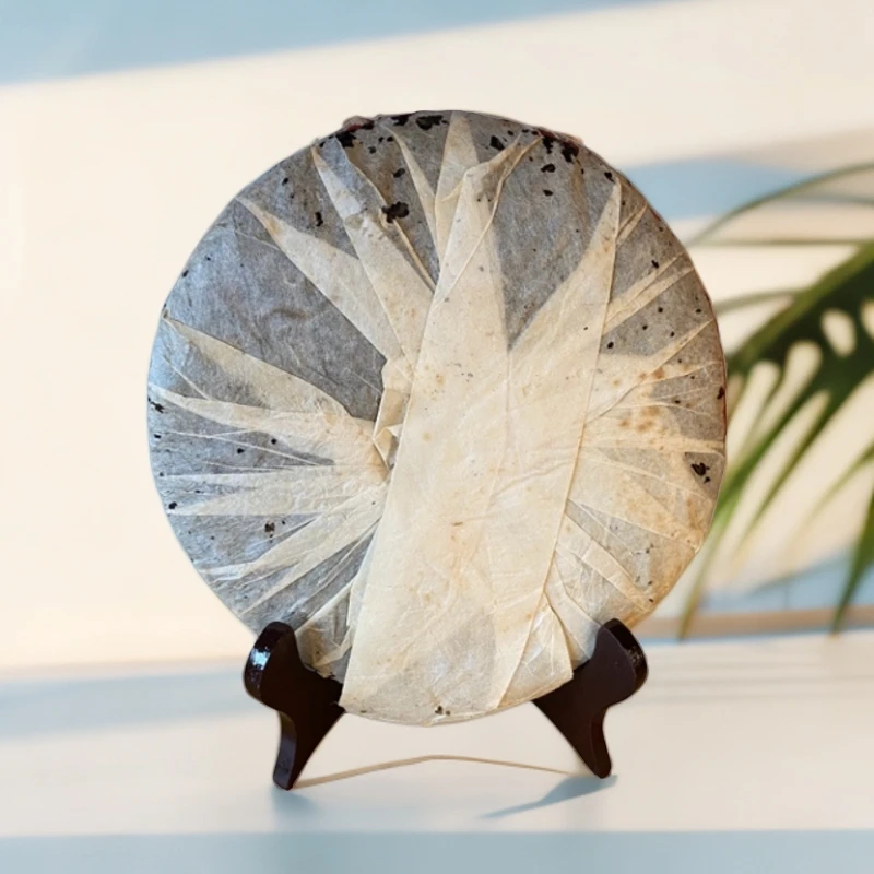 2001年简体云生茶青饼普洱生茶357克，花果香，生津好