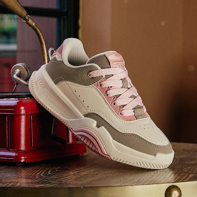 焦糖拿铁2.0丨鸿星尔克复古休闲板鞋情侣防滑潮流鞋时尚休闲鞋