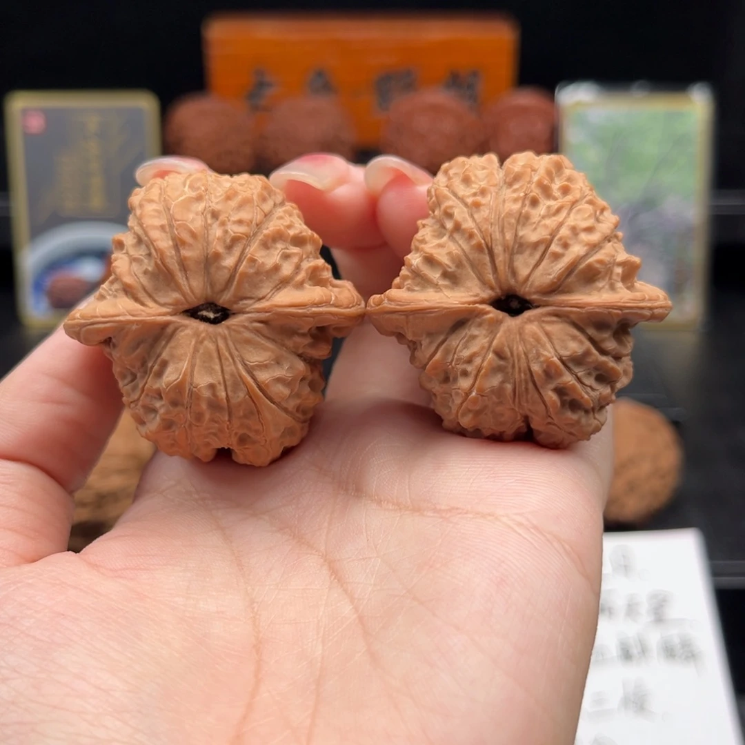 【闪购商品】文玩核桃吊坠原生树血麒麟40玉